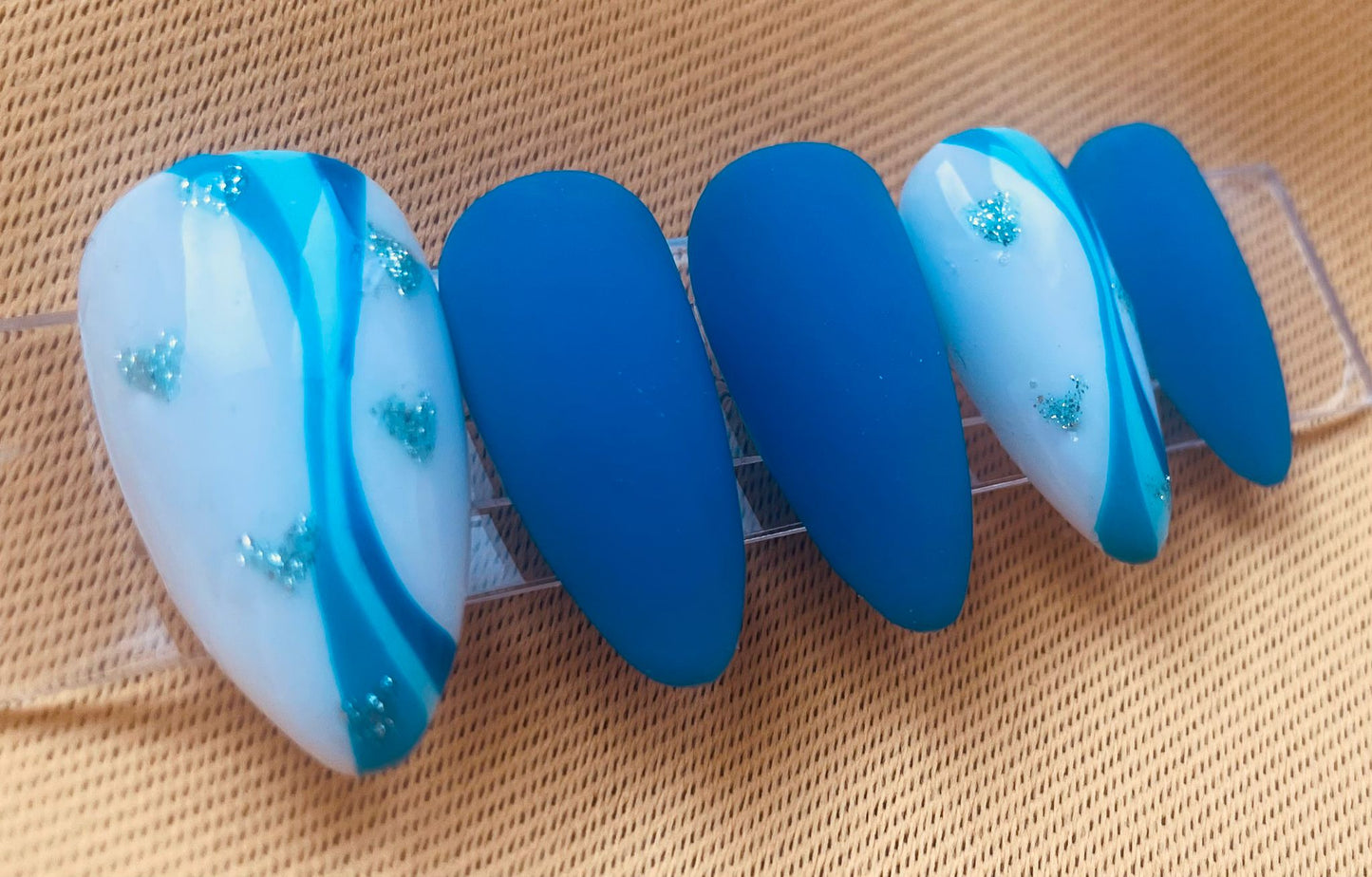 Colour swirl press ons