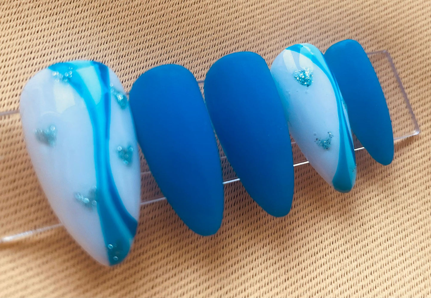 Colour swirl press ons